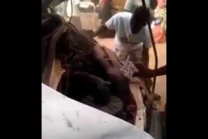 PEOPLE ARE AWESOME  African mechanics bring the car back to life