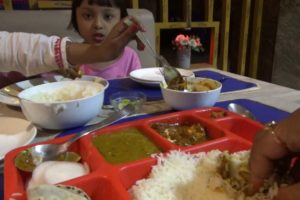 We Enjoyed Lunch | Rice with Kadai Chicken - Veg Thali - Santoor Hotel Varanasi