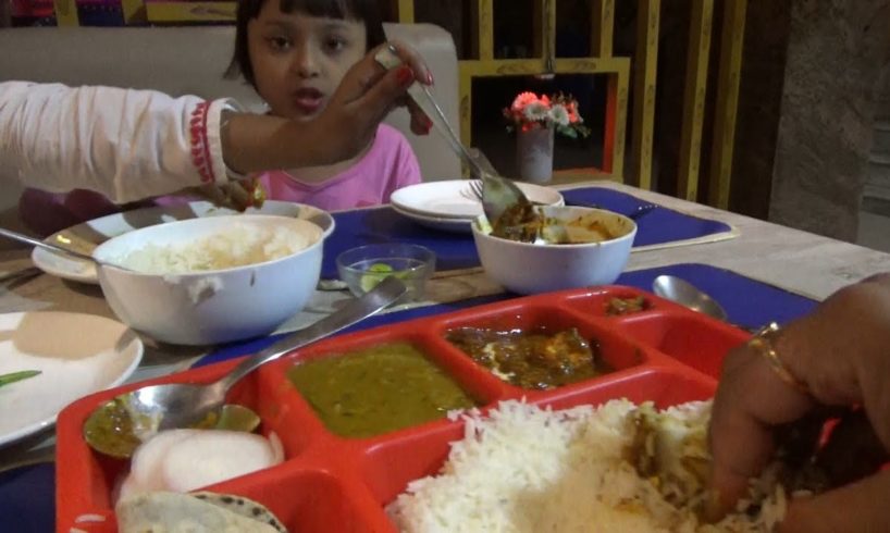 We Enjoyed Lunch | Rice with Kadai Chicken - Veg Thali - Santoor Hotel Varanasi