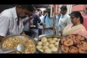 4 Roti (Bread) with Curry 20 rs ($ 0 28) - Healthy & Cheap Street Food - Kolkata Roadside Food