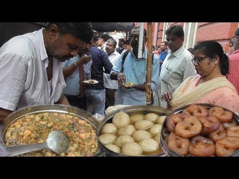 4 Roti (Bread) with Curry 20 rs ($ 0 28) - Healthy & Cheap Street Food - Kolkata Roadside Food