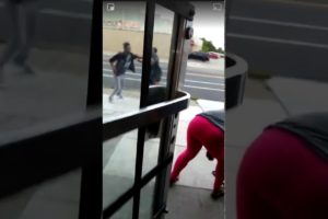Hood fights 2 ladies throw down over some money