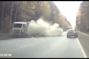 Horrific Truck Crash Compilation 2016
