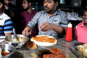 Lucknow Strong Man Selling Veg Kebab Roll @ 20 rs - Indian Street Food Lucknow