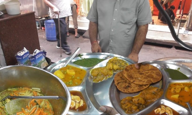 Paranthe Wali Gali - Famous Delhi Paratha - Perfect Tasty Breakfast - Indian Street Food