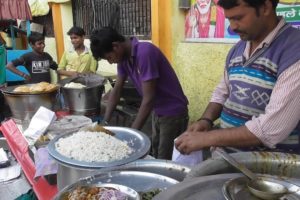 Simple But Healthy Lunch in Lucknow Street - Chole Chawal @ 15 rs Plate Only - Indian Street Food