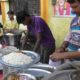 Simple But Healthy Lunch in Lucknow Street - Chole Chawal @ 15 rs Plate Only - Indian Street Food