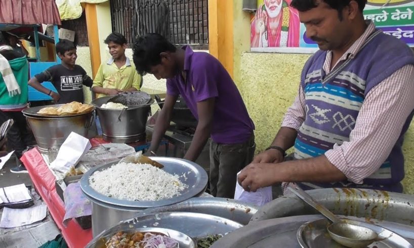 Simple But Healthy Lunch in Lucknow Street - Chole Chawal @ 15 rs Plate Only - Indian Street Food