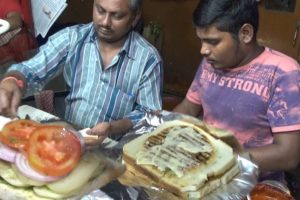 A K Sandwich Stall - Mumbai People Enjoying Healthy Veg Sandwich - 25 rs per piece