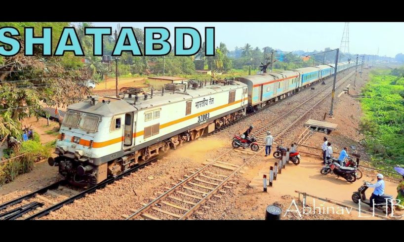 BIKE crushed by SHATABDI EXPRESS Train ?  ACCIDENT AVERTED | SRC WAP7 | Puri Howrah Shatabdi Express