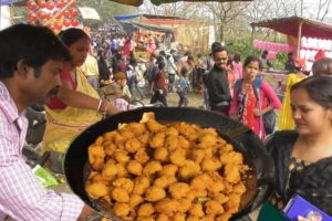 Bengali Husband Wife Selling Dal Pakoda @ 20 rs Per 100 gram - Indian Village Street Food