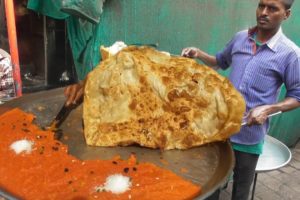 Biggest Paratha (Jumbo Size ) in Mumbai - Only 10 rs per 100 gram - Street Food Mumbai