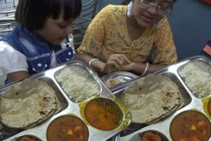 Cheap & Best Dinner - Punjabi Mini Thali Only 70 rs -4 Roti Rice with Dal Fry Sahi Paneer & Salad