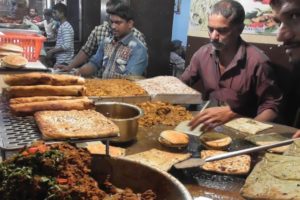 Crazy Fast Food in Mumbai - Hundreds Baida Roti /Mutton Roll Finished within an Hour