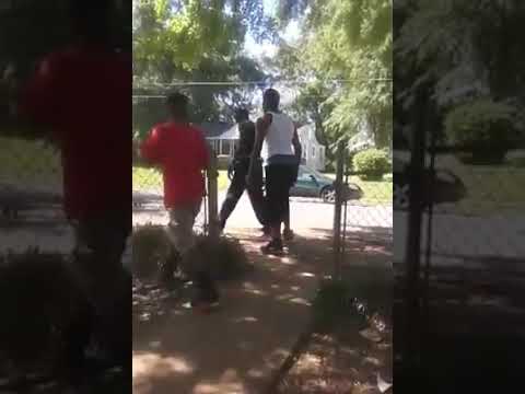 FUNNIEST HOOD FIGHT ?? LMAO