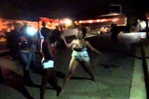 Ghetto hood fight - Women fight in street