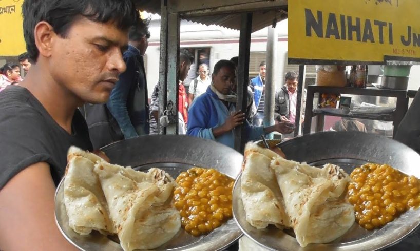 Its a Breakfast Time in Indian Railway Station - 2 Paratha with Dal Curry 10 rs ($ 0.14 ) Only