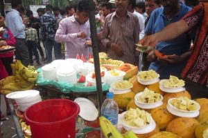 Mixed Fruit Selling on Indian Street | People Enjoying Street Food on Vacation | Kolkata Street Food
