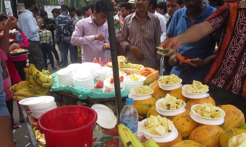 Mixed Fruit Selling on Indian Street | People Enjoying Street Food on Vacation | Kolkata Street Food