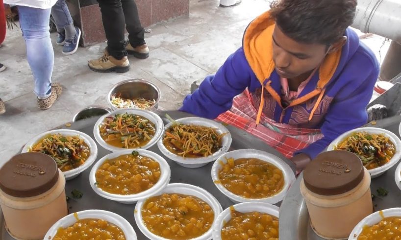 Young Hard Worker Selling Ghugni in The Railway Station - @ 10 rs Plate -  Indian Street Food
