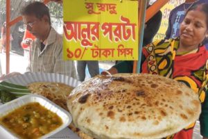 Dada Boudi Ka Aloo Paratha Only 10 rs Each - They are Old but Strong - Indian Street Food