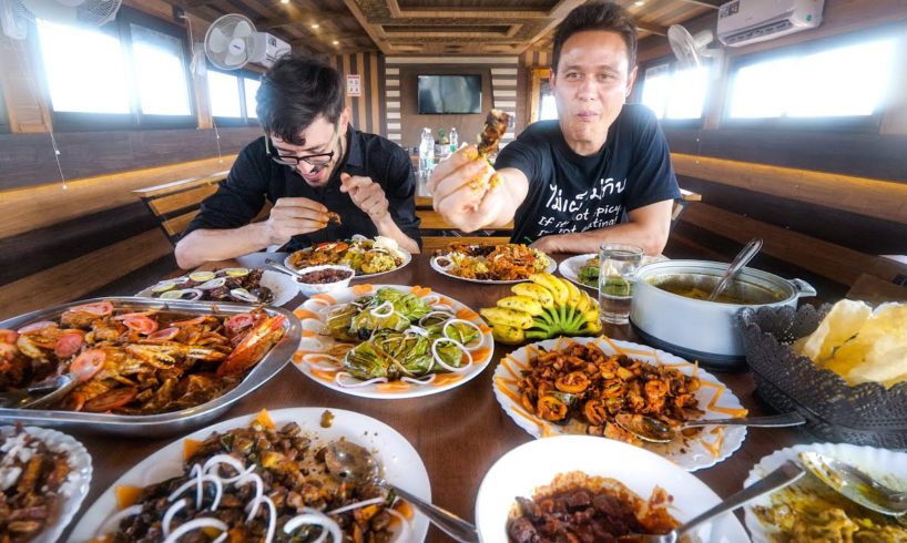 God’s Own Country!! SOUTH INDIAN SEAFOOD on Houseboat | Backwaters - Kerala, India!