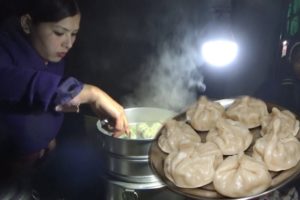 Hard Working Ladies Preparing Chicken Momo - Price 8 Piece @ 50 rs - Street Food Darjeeling