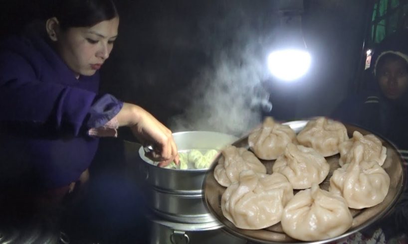 Hard Working Ladies Preparing Chicken Momo - Price 8 Piece @ 50 rs    - Street Food Darjeeling
