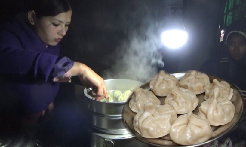Hard Working Ladies Preparing Chicken Momo - Price 8 Piece @ 50 rs - Street Food Darjeeling