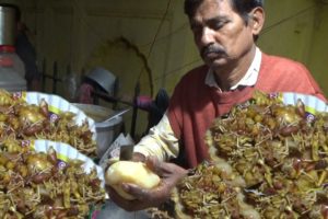 He is Old But Expert - Mouthwatering Papdi Chaat @ 30 rs plate - Indian Street Food