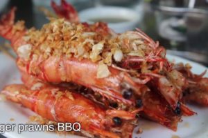 Rakhine SEAFOOD Feast in Yangon, Myanmar - Tiger Prawns BBQ and Delicious Crab!