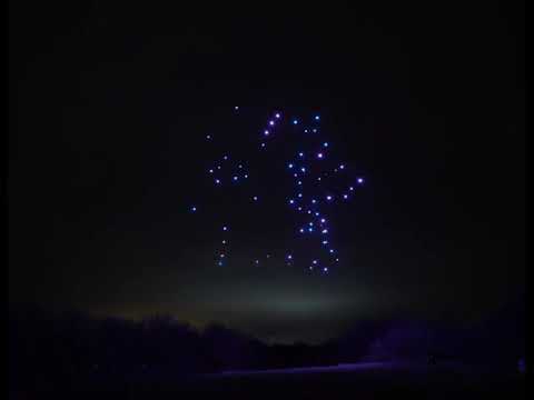 100 drones creating an impressive lightshow in the night sky