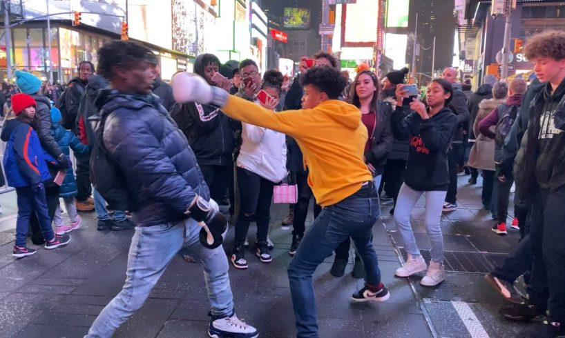 Boxer vs Strangers BOXING FIGHT (NYC TIME SQUARE)?