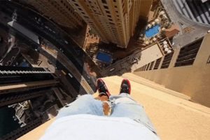 Guy doing Parkour almost die falling from building, Electric cable's save his life