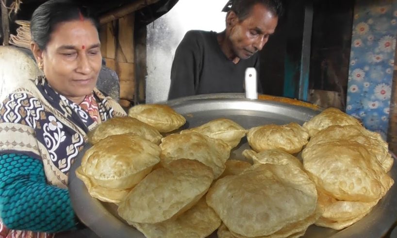 Hard Working Rail Station Hawker - 3 Puri @ 10 rs Only - Indian Street Food