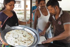 Honest Husband Wife Manages Everything Together - Paratha @ 5 rs each - Indian Street Food