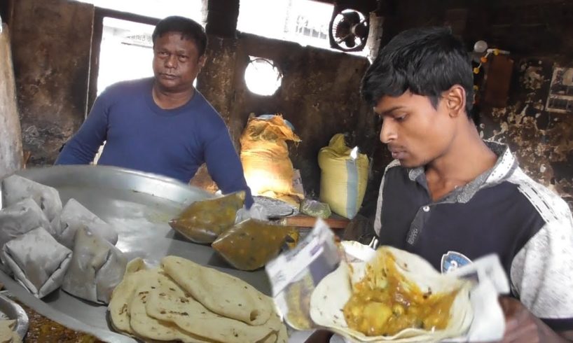 Kamalesh r Paratha Dokan - Thakurnagan Rail Station - Price @ 5 rs each - Indian Street Food