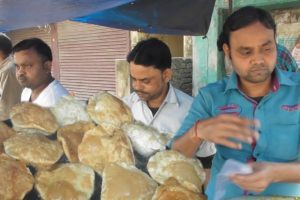 Three Brothers Working Together   Hing Puri @ 4 rs Each   Kankinara Street Food