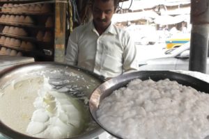 Dahi Chira @ 20 rs plate - Most Healthy Street Food in Kolkata - Indian Street Food