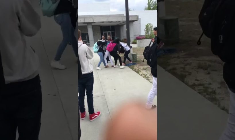 Girls school hood fight 2 fights at 1 (wshh)