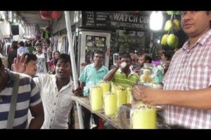 Indian Street Food | Huge Crowd Drinks Special Mango Lassi | Summer Street Food In Kolkata 2017