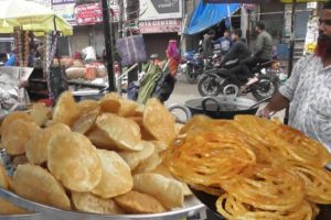 It's a Breakfast Time In Ranchi - Puri & Jilebi @ 5 rs each - Indian Street Food