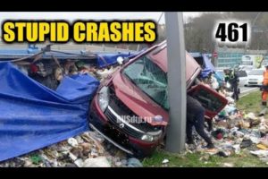 Stupid driving mistakes 461 (March 2020 English subtitles)