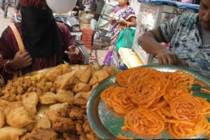 Best Place to Eat Snacks in Ranchi - Pakoda @ 6 rs - Indian Street Food