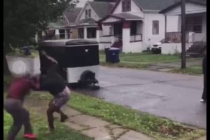 Hood fights - 2 chicks go at it over Facebook