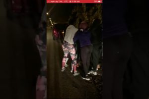 Hood fights - CHICKS BRAWL in the middle of the street
