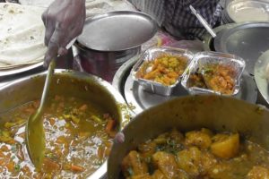 Kashmiri Alur Dum With Rumali Roti | Who Want to Eat | Tasty Street Food Kolkata Tea Board Area