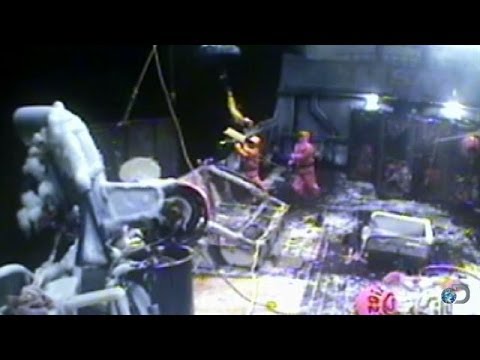 Kado Goes Overboard | Deadliest Catch