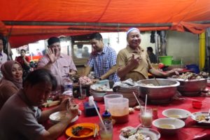 Best Indonesian Street Food - EXTREME GOAT ORGAN SOUP - Sop Kaki Kambing!