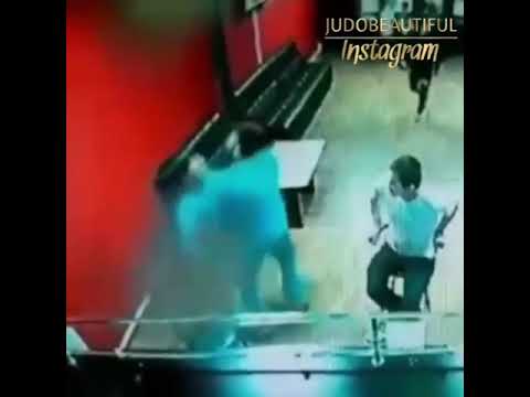 Performing judo techniques very quickly and suddenly in street fights